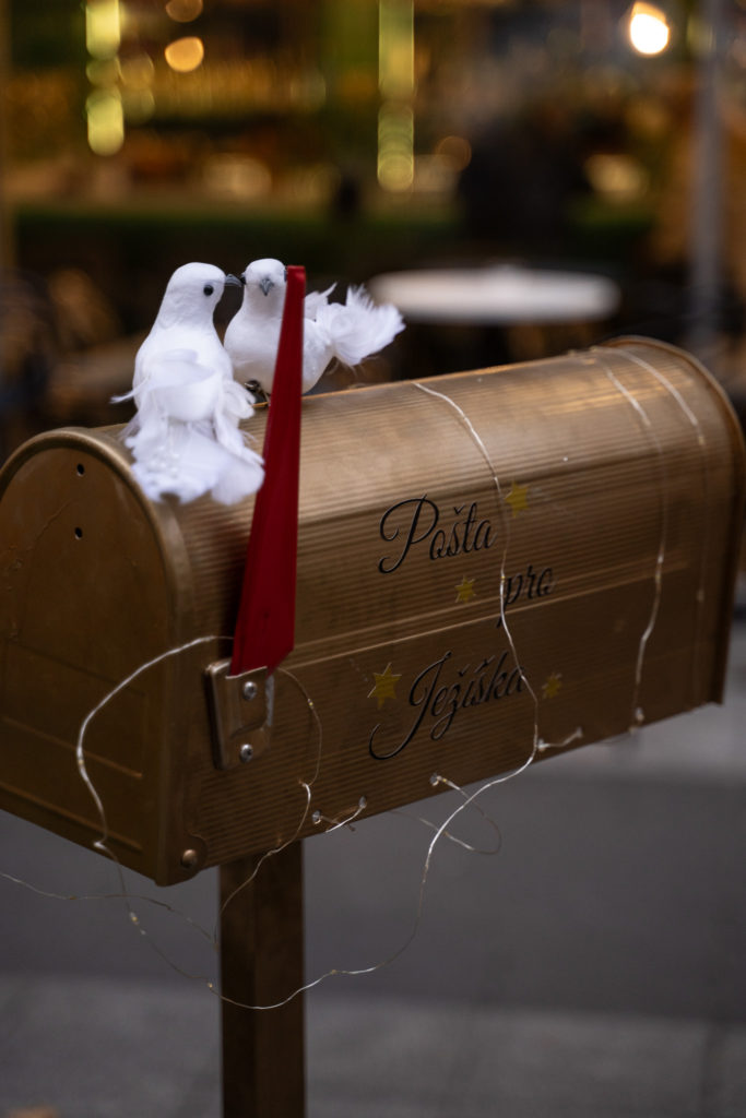 Adventní tip: Jedno z nejkrásnějších vánočních míst v Praze najdete v „Zahradě splněných přání“ ve Slovanském domě