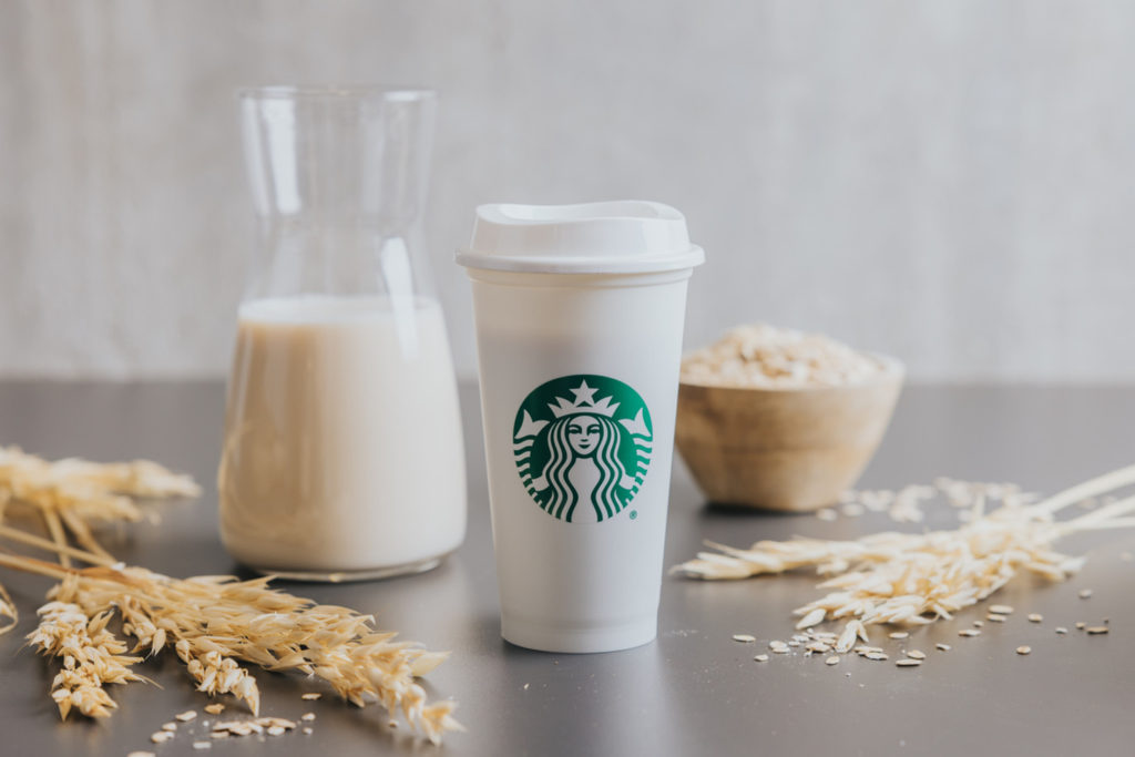 Vykročte v novém roce na zelenou s výbornými variacemi ovesného latte ve Starbucks