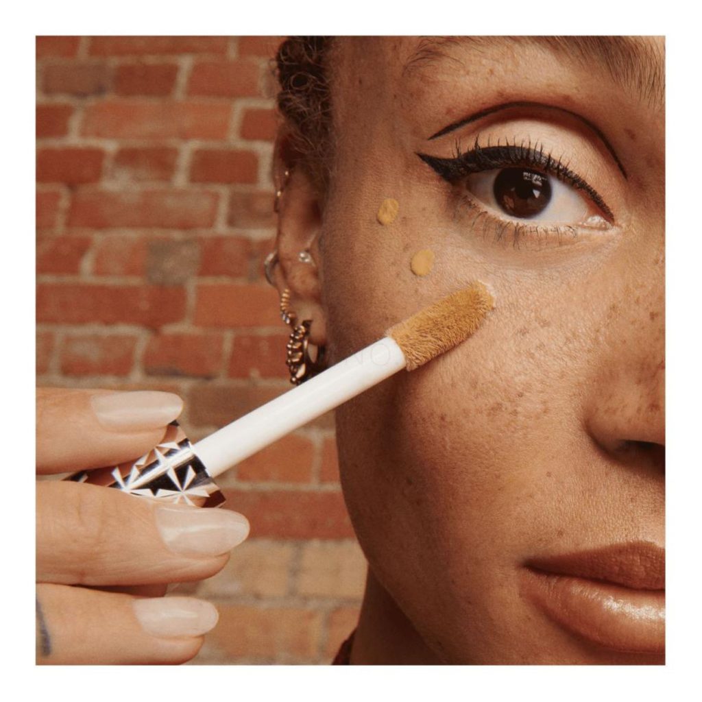 Spojení make-upu a korektoru: Přelomová novinka Multi-tasker od Rimmel London
