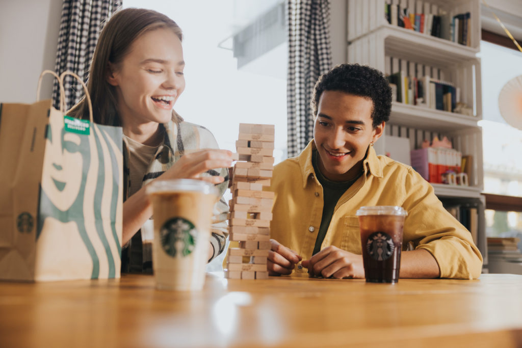 Nastartujte se na jarní sezonu s novinkami Starbucks na Pražských Příkopech
