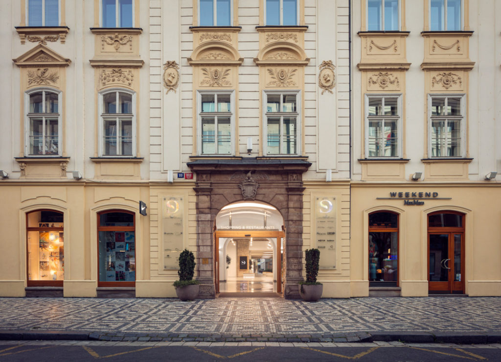 Slovanský dům: Hvězdné léto na grilu aneb letní party čtvrtky s Advivum Wine Bar & Glass Shop 