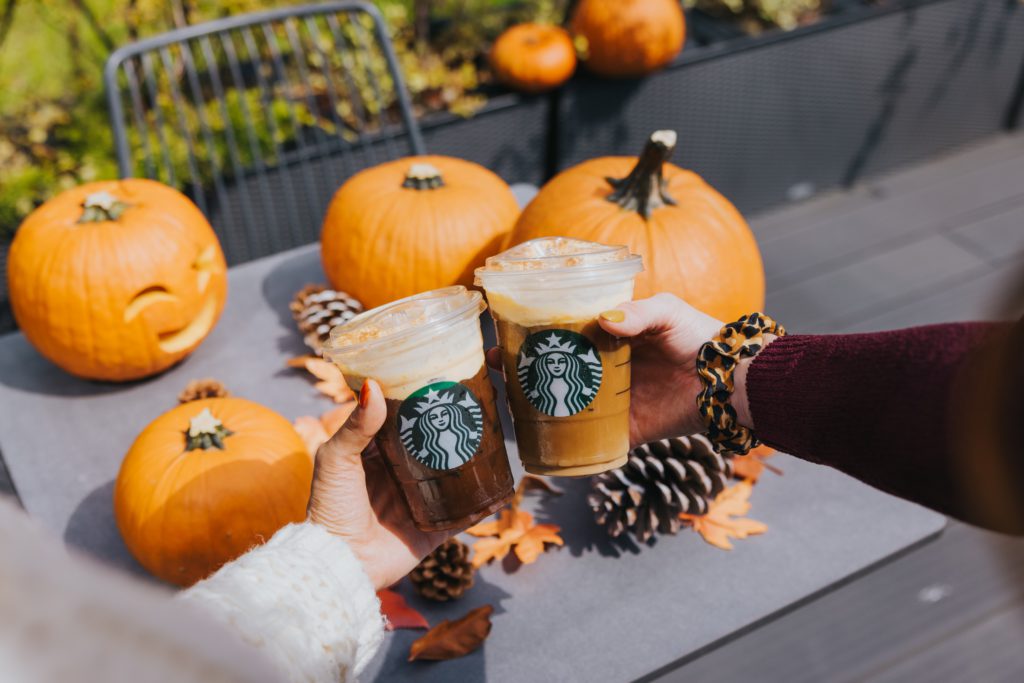 Starbucks: Sezóna Pumpkin Spice Latte právě startuje i na Pražských Příkopech!