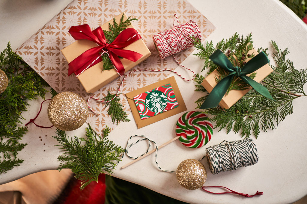 Zahřejte se zimními specialitami ve Starbucks: Fudge Brownie Hot Chocolate a lahodné dezerty