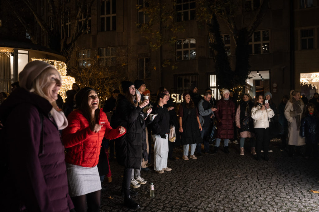 Slovanský dům: Jedno z nejkrásnějších vánočních míst v centru Prahy rozsvítily známé tváře