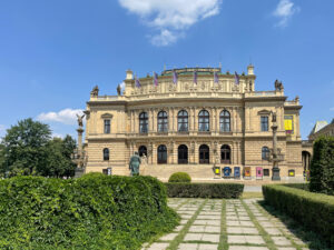 Rudolfinum v Praze, celkový pohled na budovu; archivní fotografie